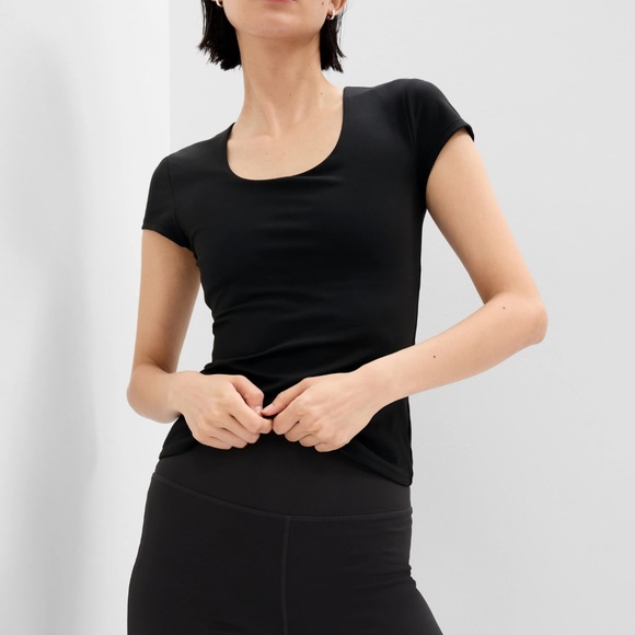 GapFit Studio Fitted Support T-Shirt - Picture 1 of 5